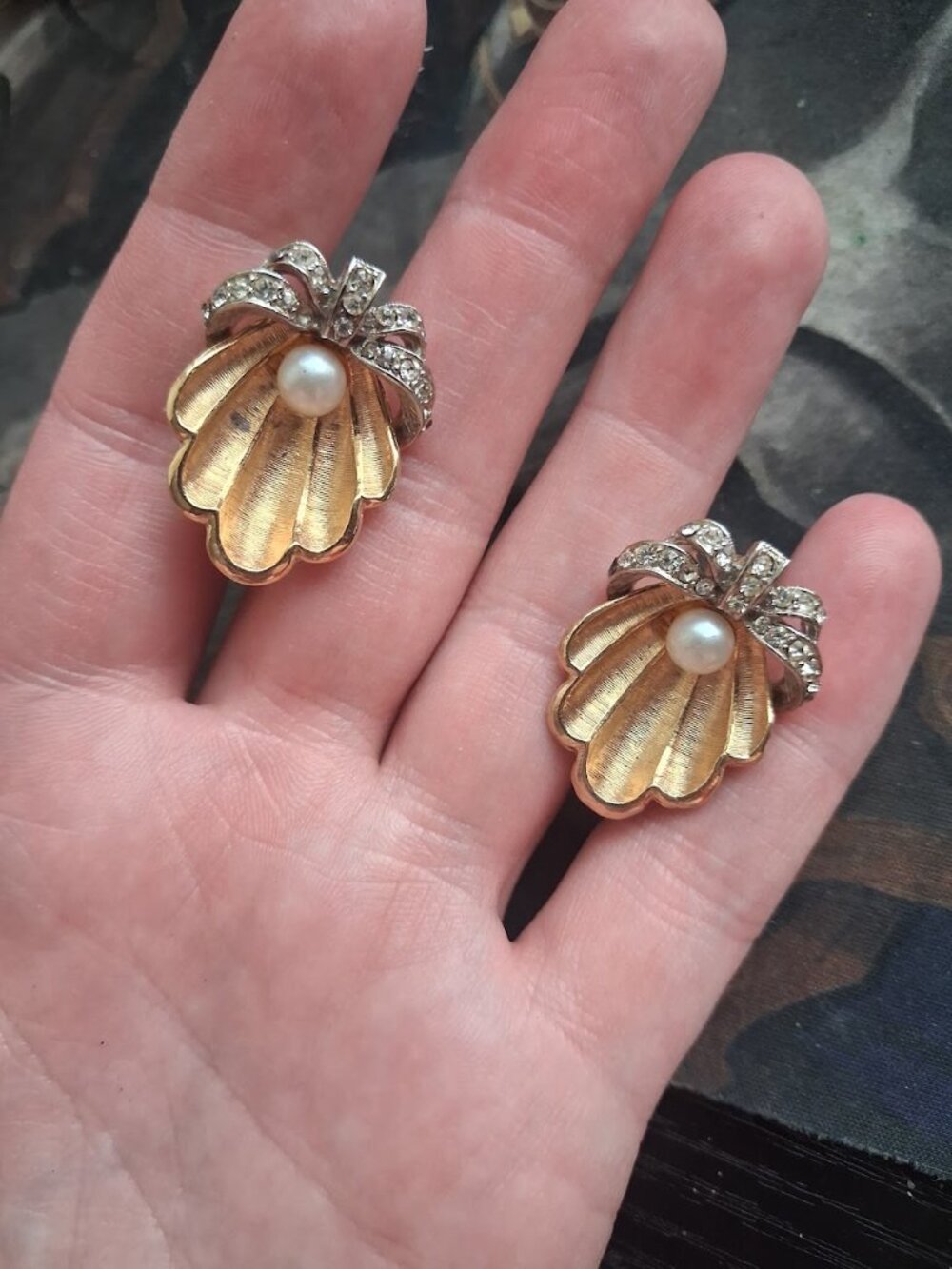 Vintage Art clip on earrings